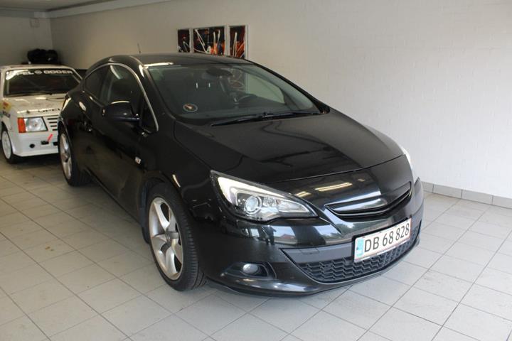 Sort Opel Astra fra 2012