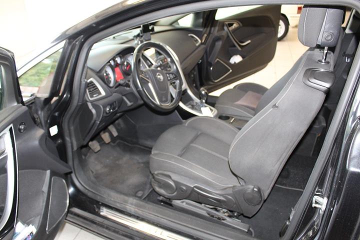 Sort Opel Astra fra 2012