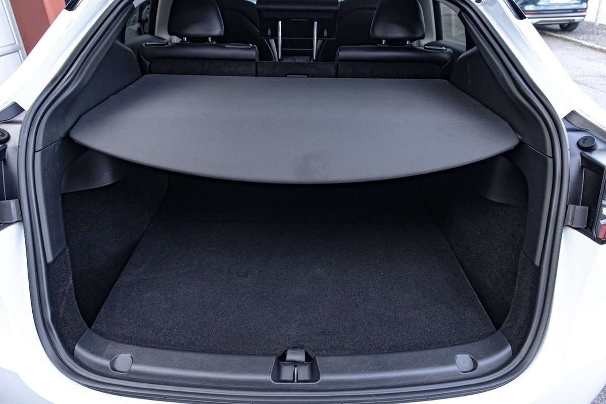 Hvid Tesla Model Y fra 2023