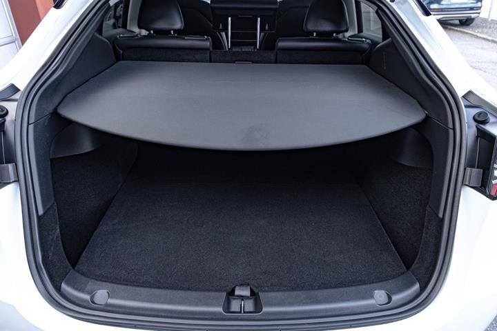 Hvid Tesla Model Y fra 2023
