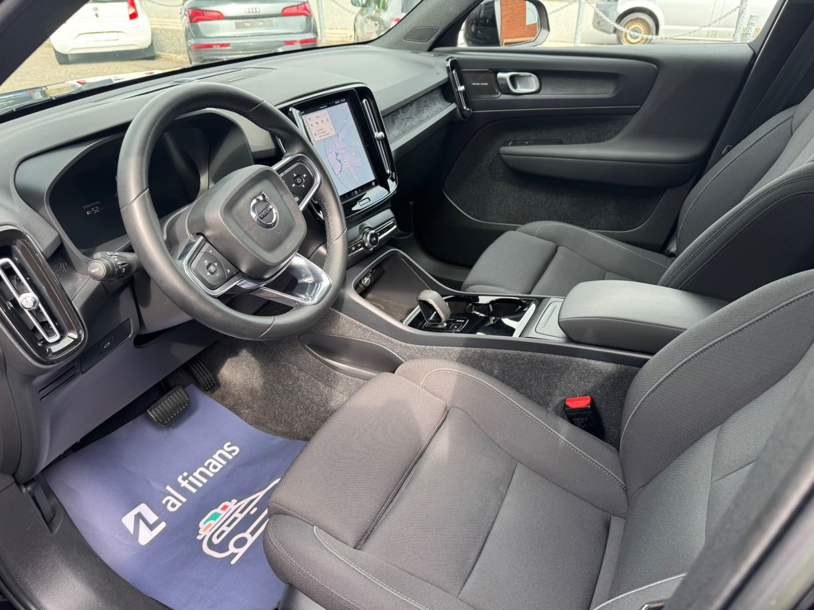 Sort Volvo XC40 fra 2023