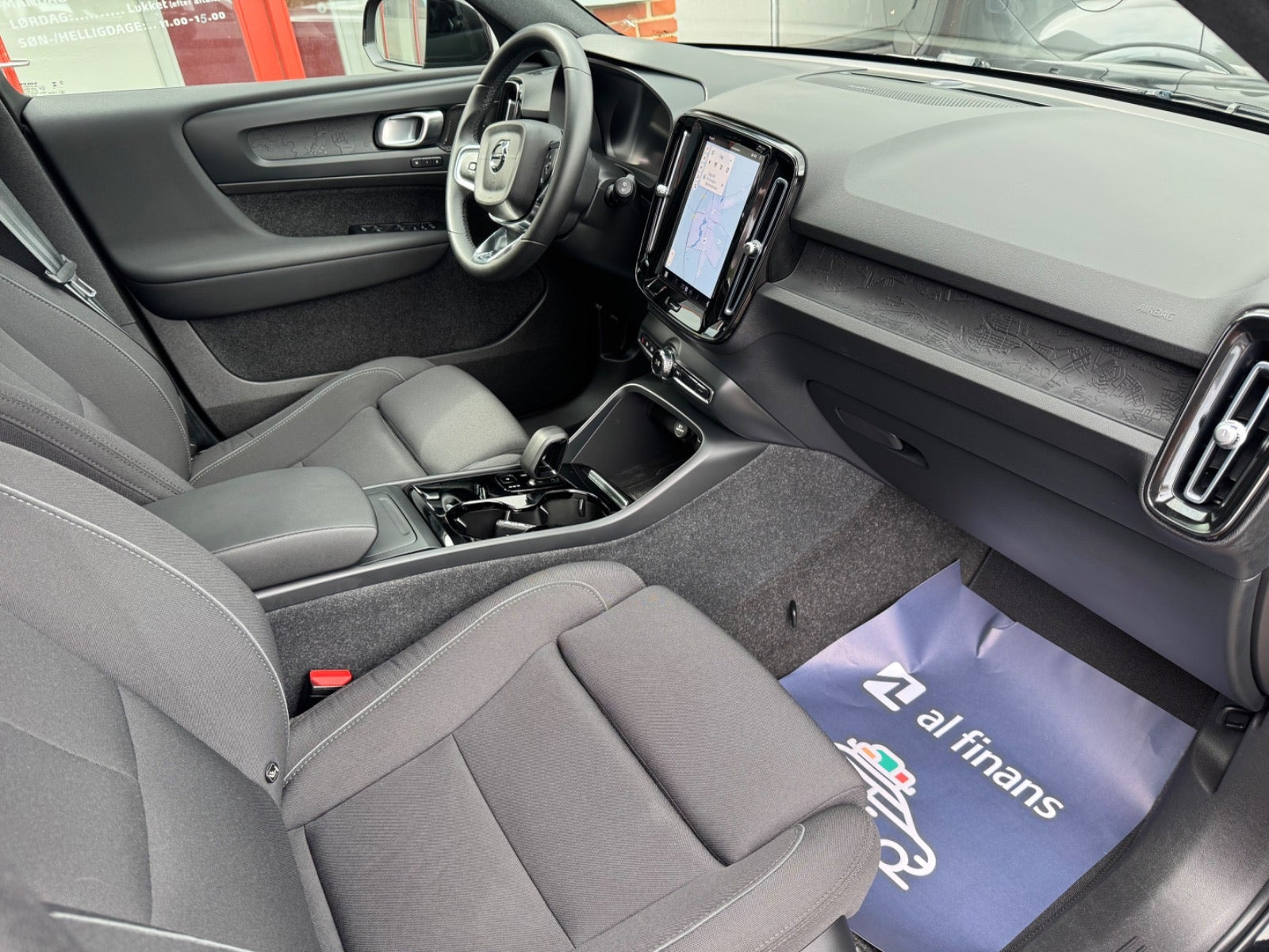 Sort Volvo XC40 fra 2023