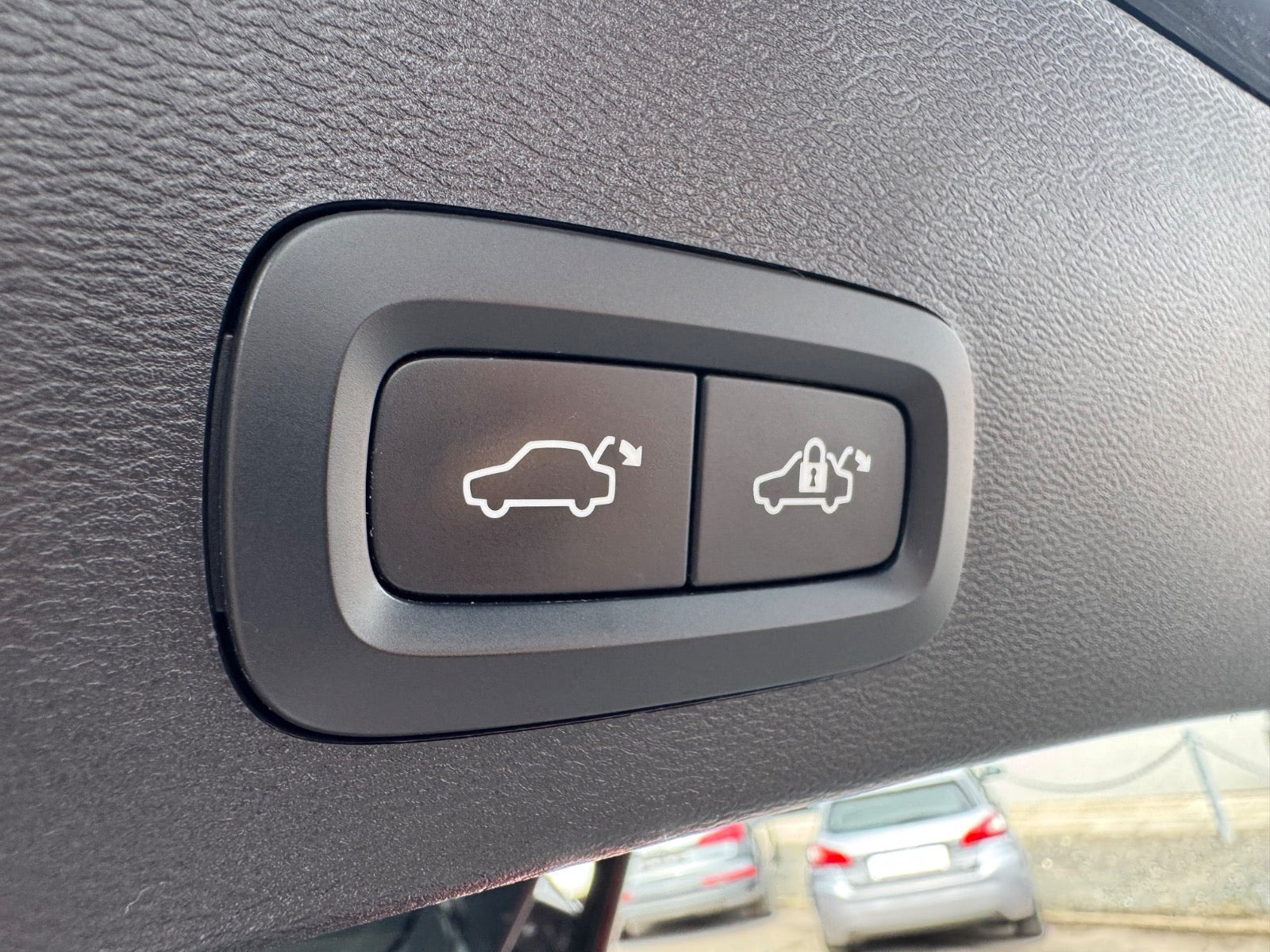 Sort Volvo XC40 fra 2023