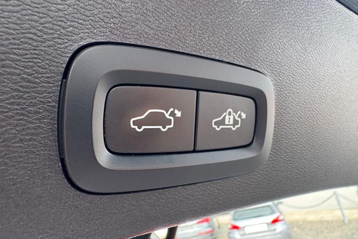 Sort Volvo XC40 fra 2023