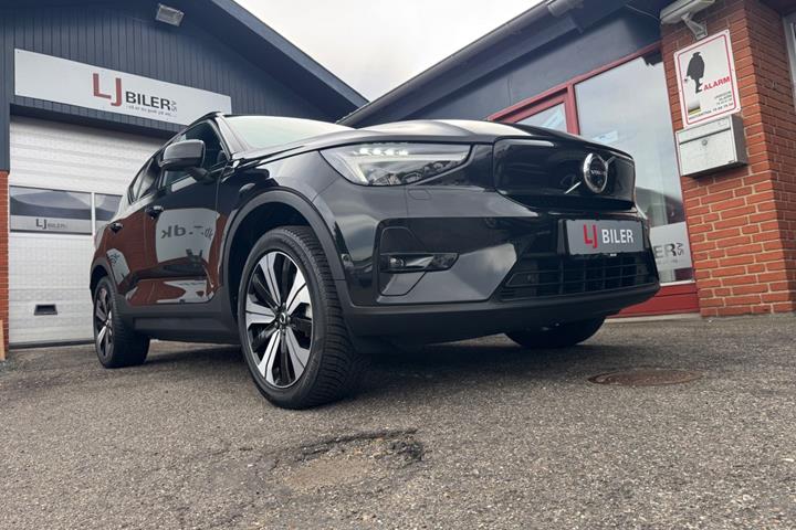 Sort Volvo XC40 fra 2023