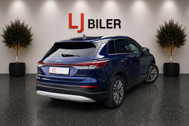 Blå Audi Q4 e-tron fra 2021