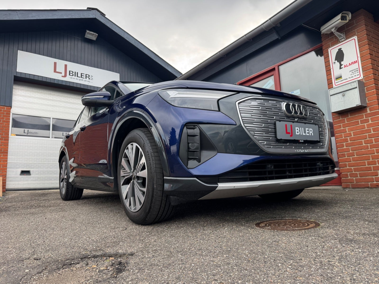 Blå Audi Q4 e-tron fra 2021
