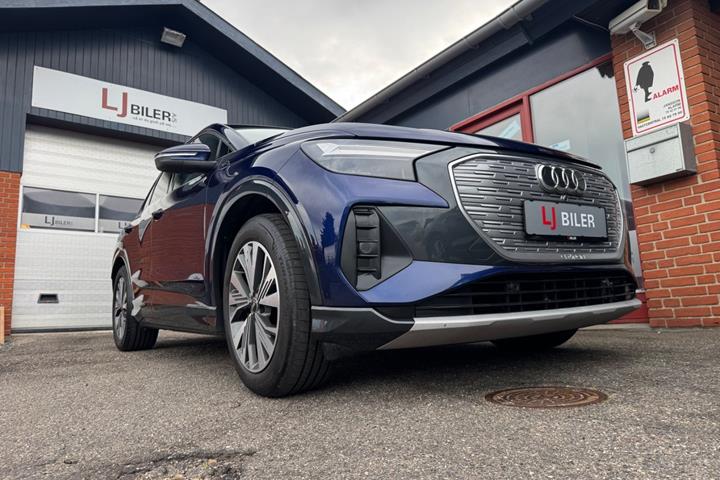 Blå Audi Q4 e-tron fra 2021
