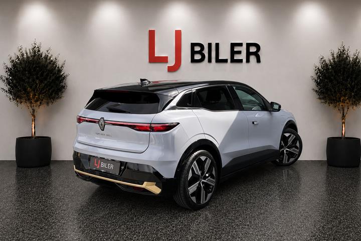 Grå Renault Megane E-Tech fra 2022