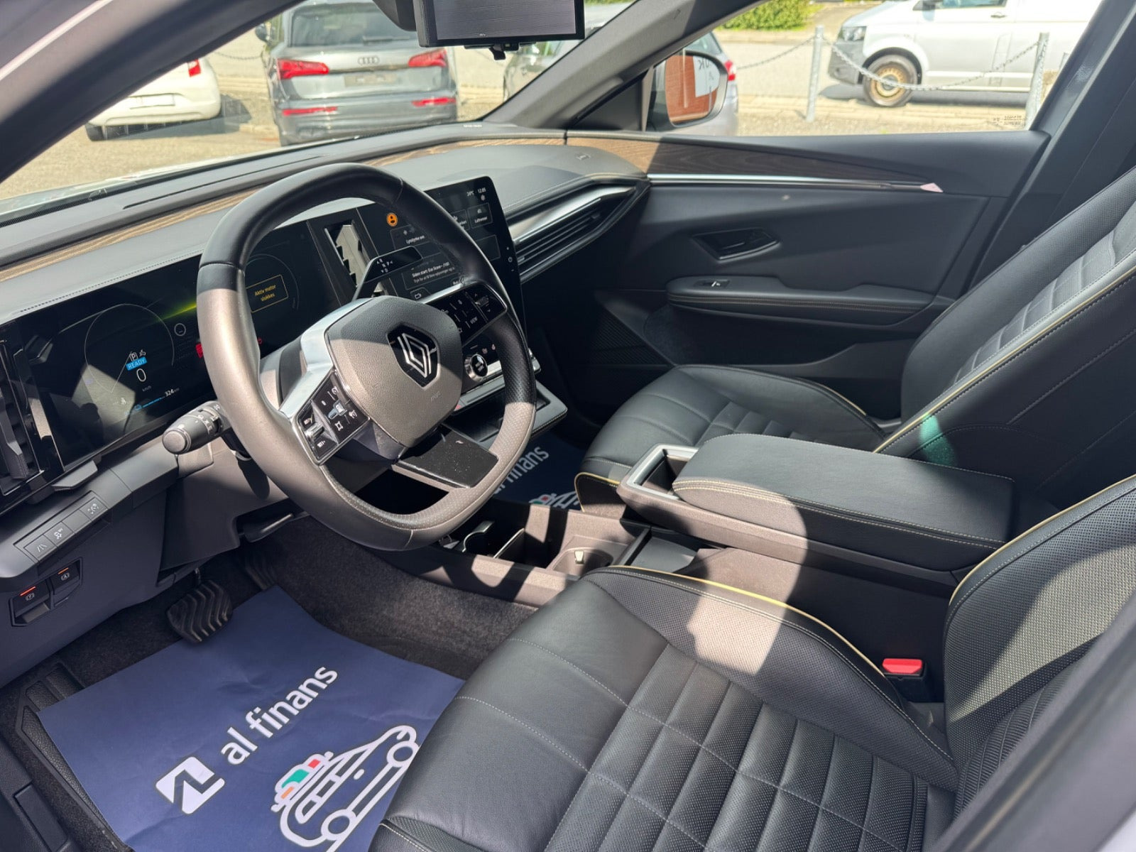 Grå Renault Megane E-Tech fra 2022