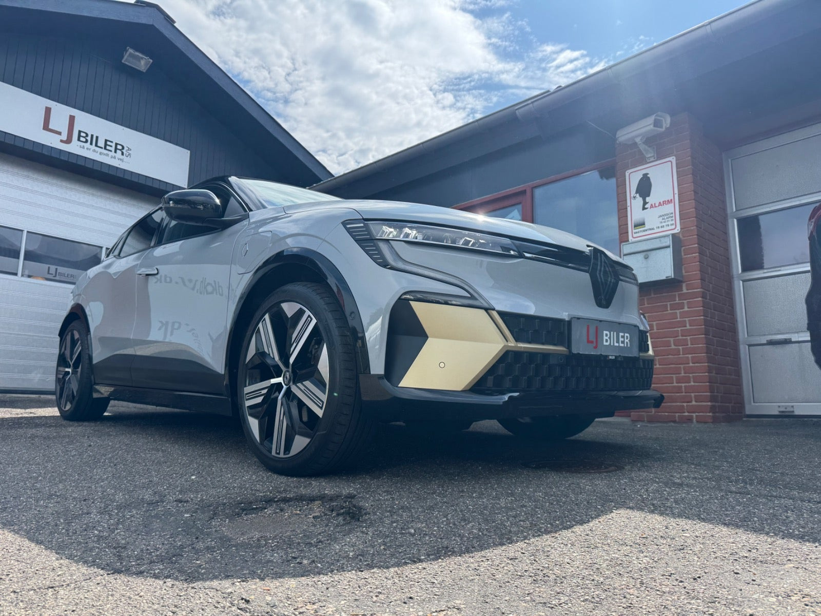 Grå Renault Megane E-Tech fra 2022