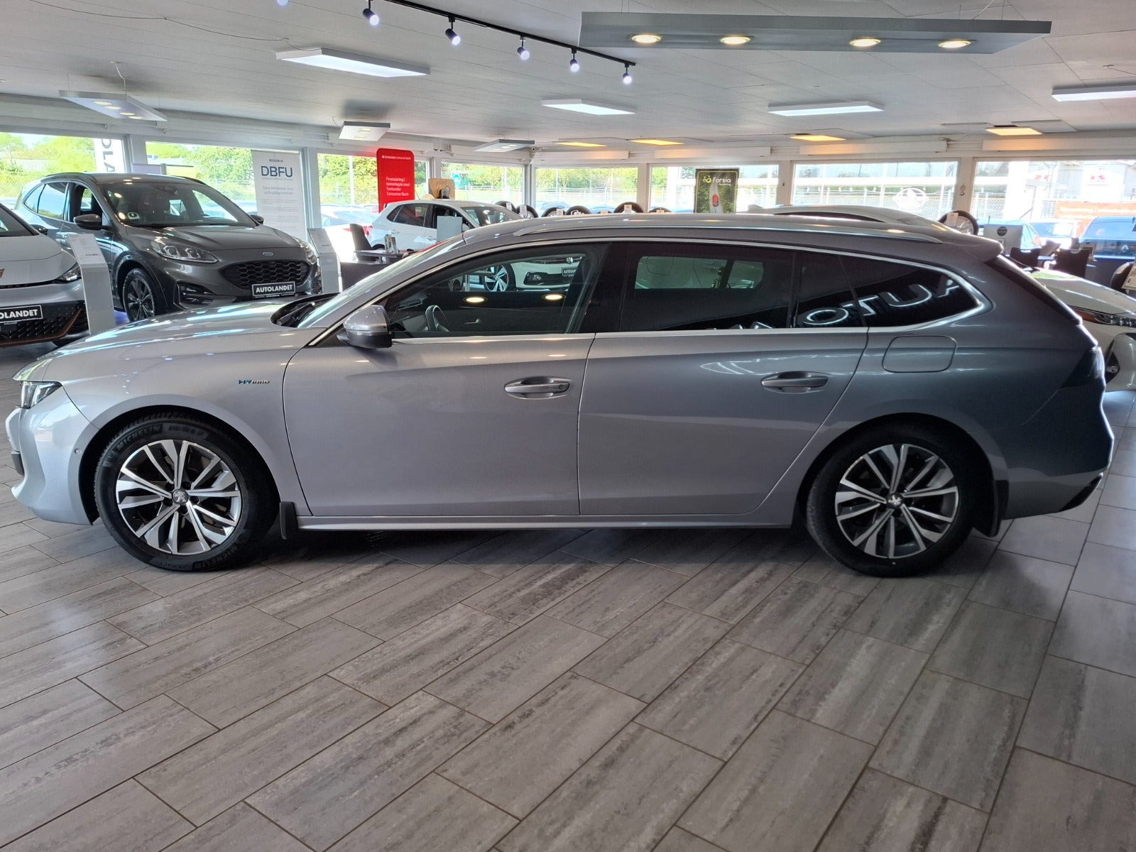 Sølv Peugeot 508 fra 2020