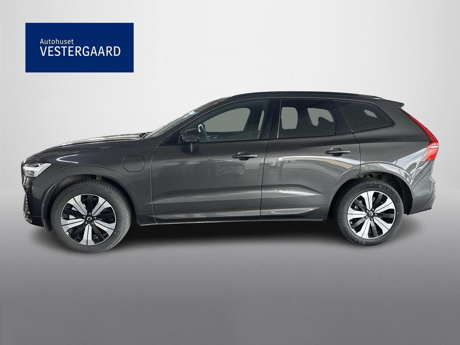 Grå Volvo XC60 fra 2024