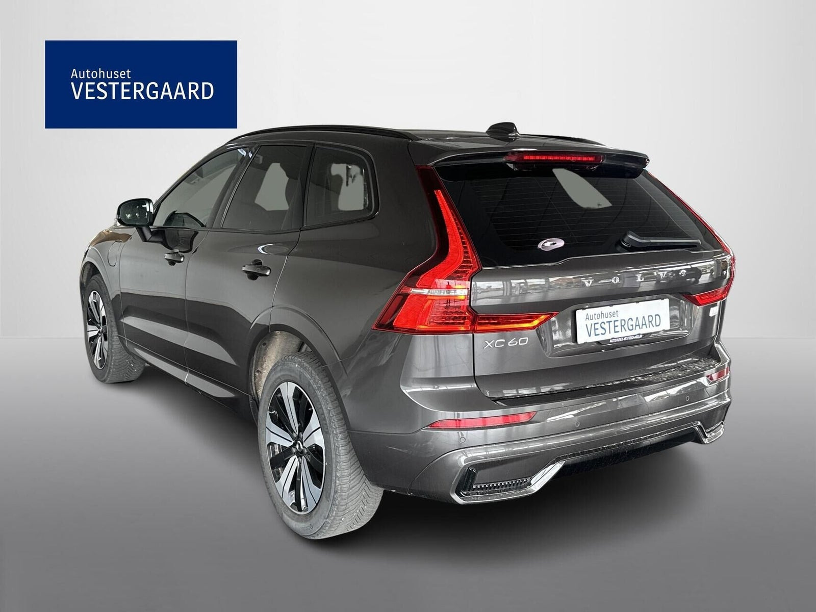 Grå Volvo XC60 fra 2024