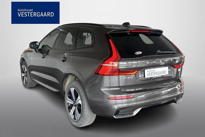 Grå Volvo XC60 fra 2024
