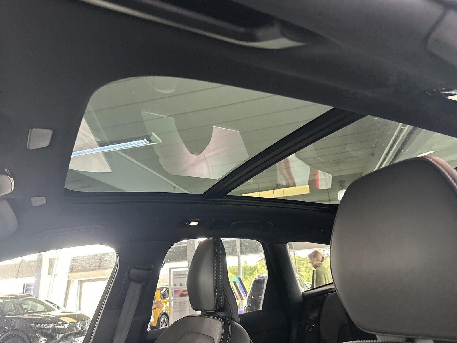 Grå Volvo XC60 fra 2024
