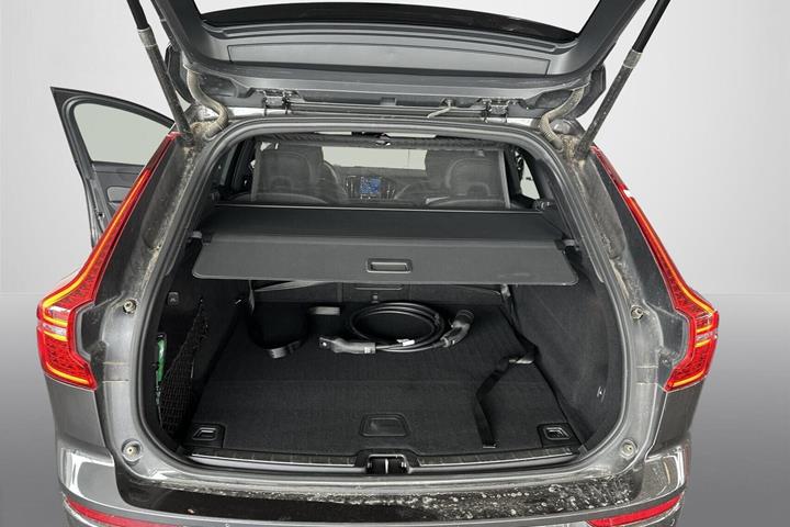 Grå Volvo XC60 fra 2024