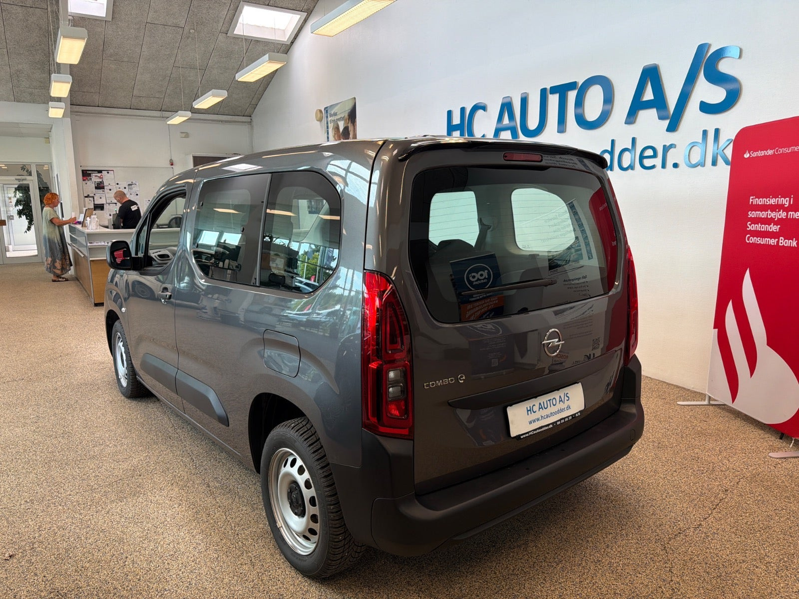 Sort Opel Combo-e Life fra 2024