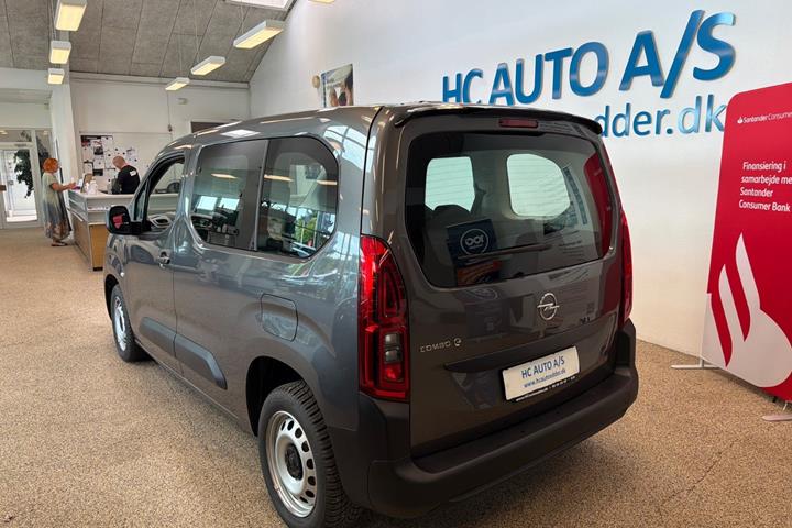 Sort Opel Combo-e Life fra 2024