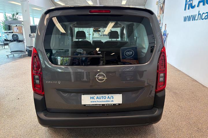 Sort Opel Combo-e Life fra 2024