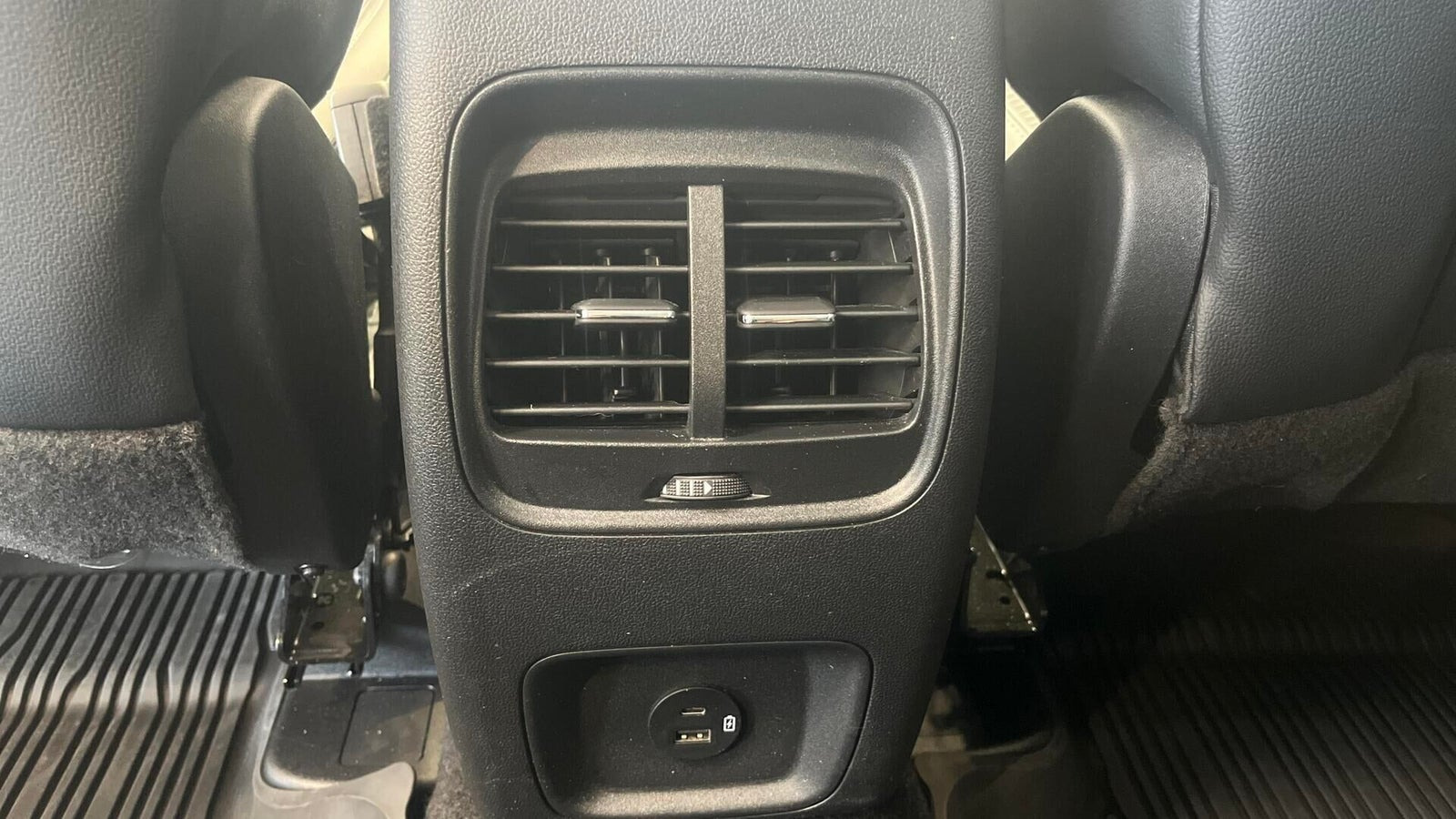 Blå Ford Kuga fra 2021