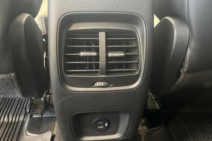Blå Ford Kuga fra 2021
