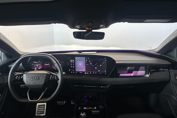 Grå Audi S6 e-tron fra 2025