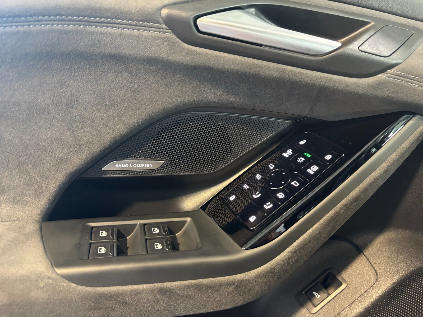 Grå Audi S6 e-tron fra 2025