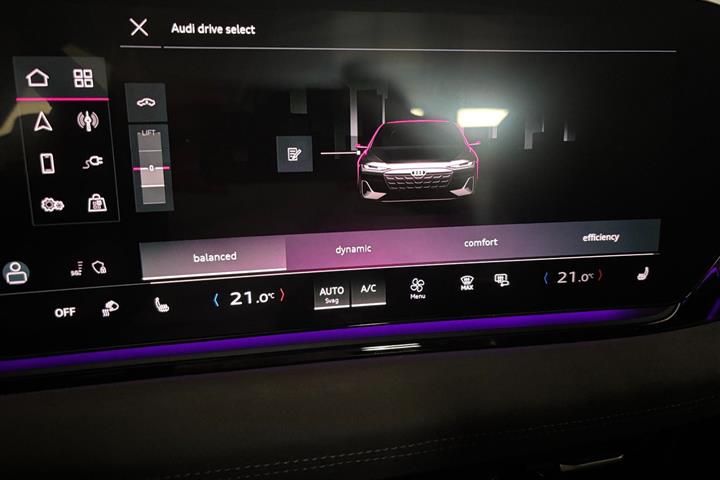 Grå Audi S6 e-tron fra 2025