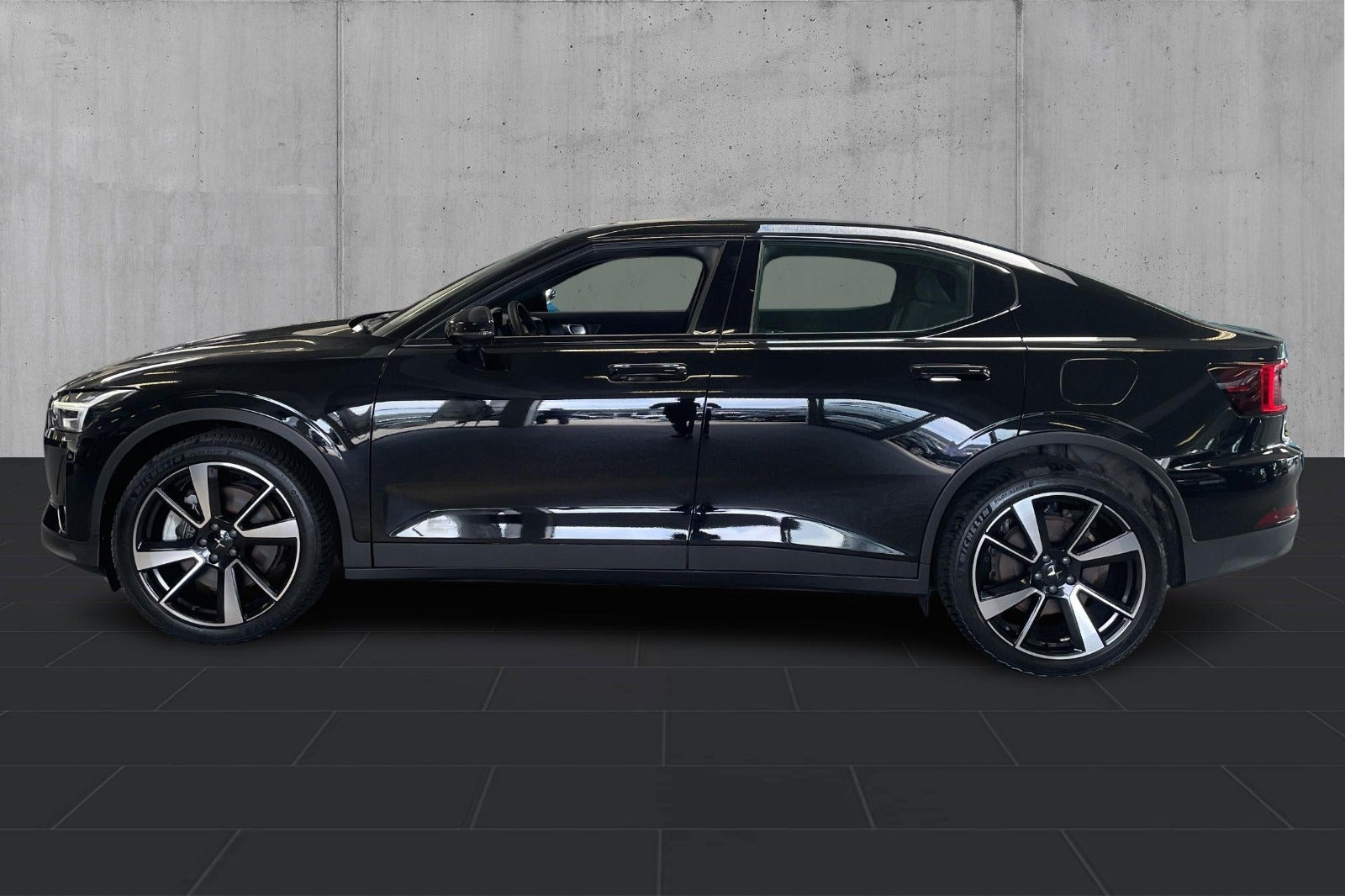 Sort Polestar 2 fra 2023
