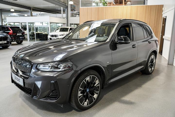 Grå BMW iX3 fra 2023