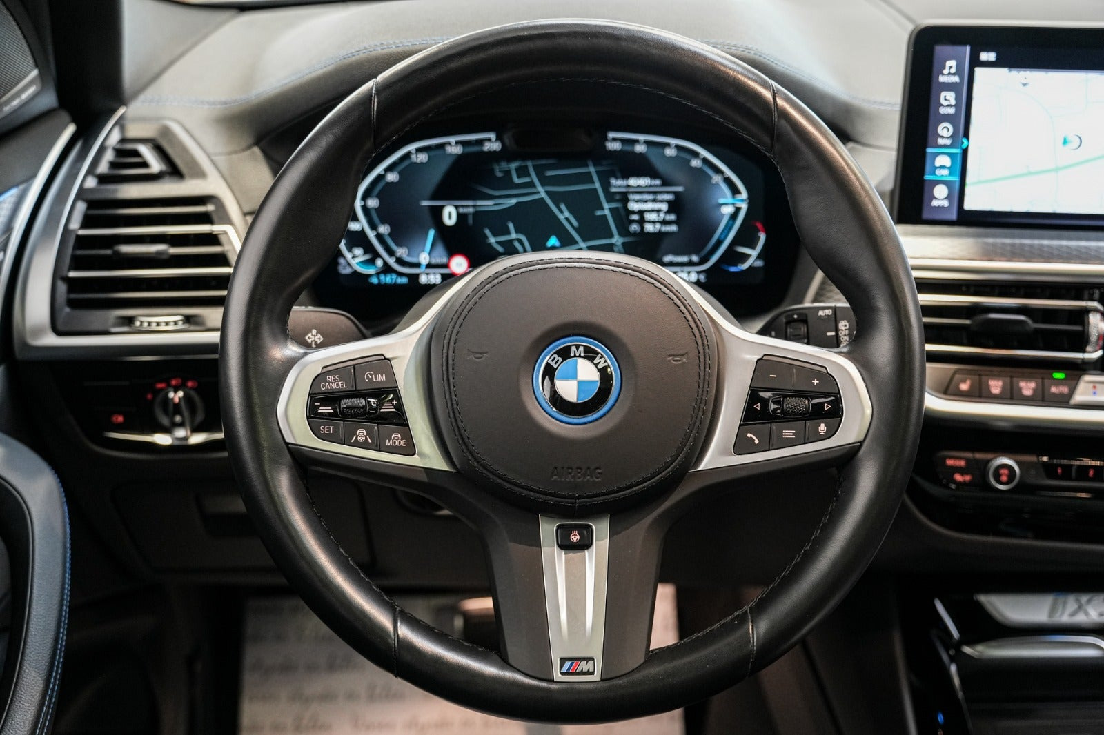 Grå BMW iX3 fra 2023