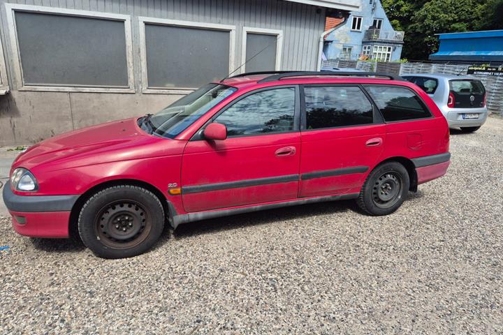 undefined Toyota Avensis fra 1999