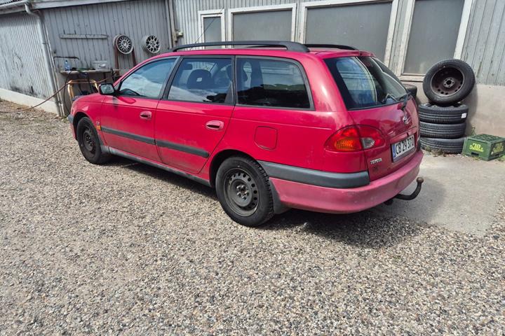 undefined Toyota Avensis fra 1999