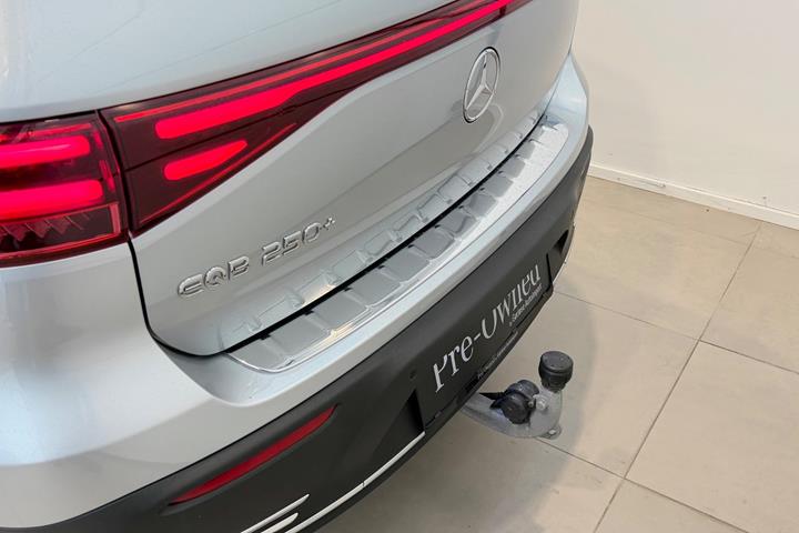 Sølv Mercedes EQB250+ fra 2026