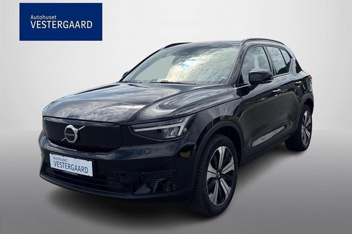 Sort Volvo XC40 fra 2023 set udefra
