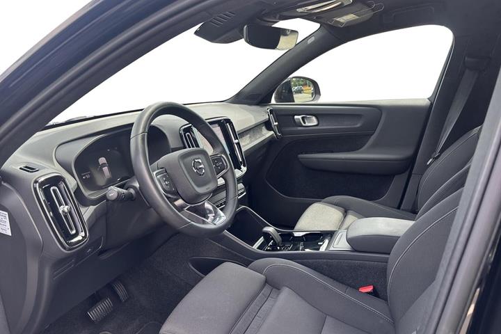Sort Volvo XC40 fra 2023