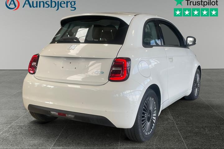 Hvid Fiat 500e fra 2022
