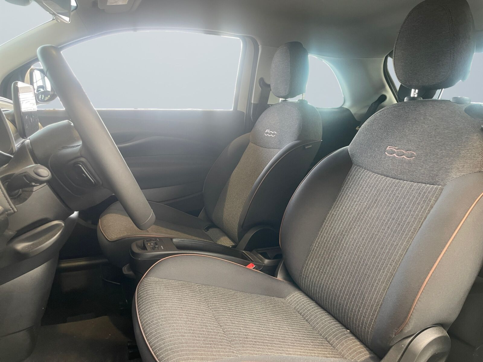 Hvid Fiat 500e fra 2022