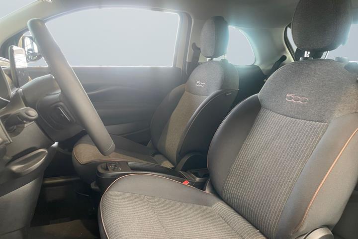 Hvid Fiat 500e fra 2022