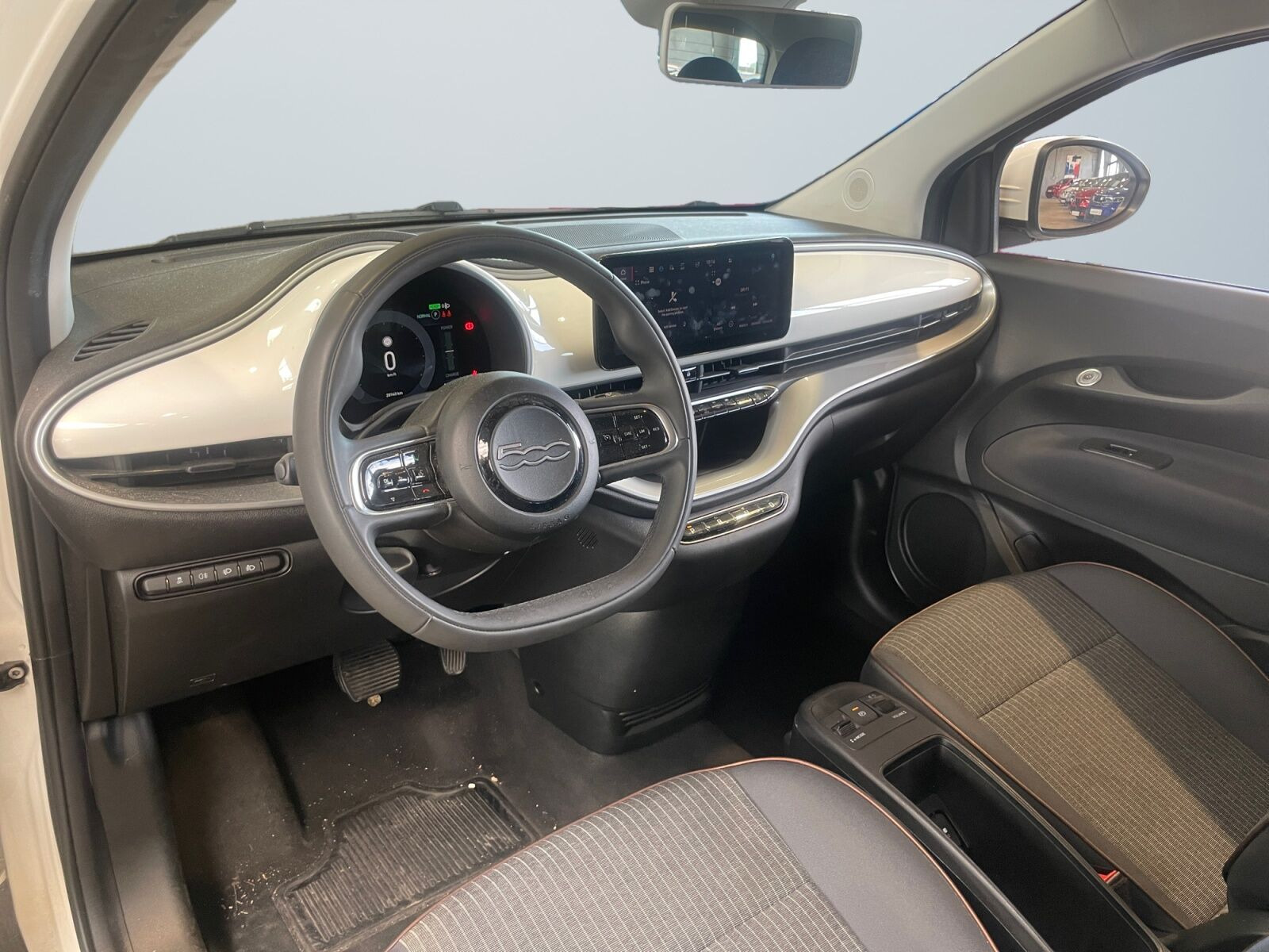 Hvid Fiat 500e fra 2022