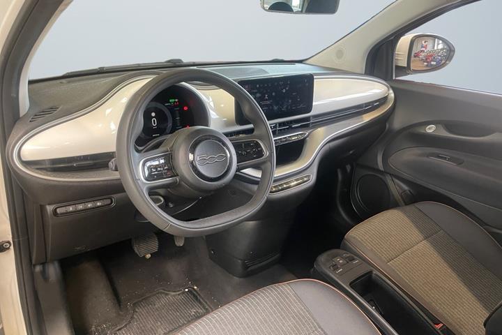 Hvid Fiat 500e fra 2022