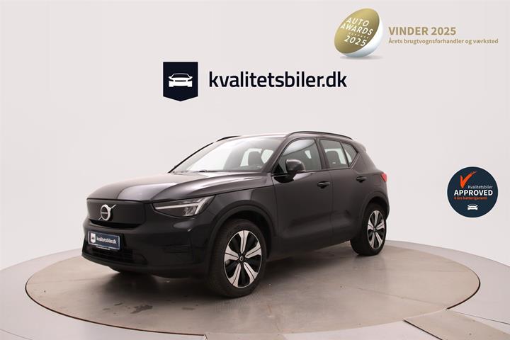 Sort Volvo XC40 fra 2023 set udefra