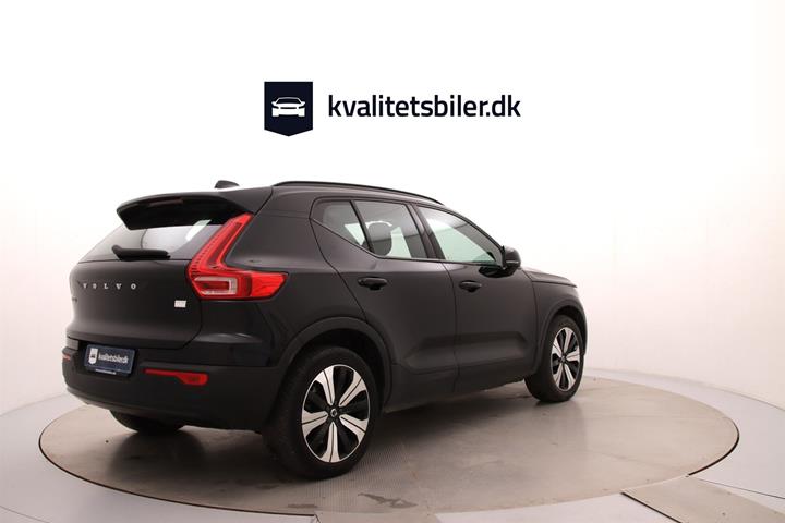 Sort Volvo XC40 fra 2023