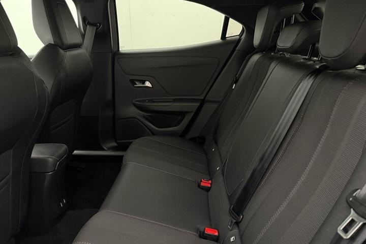 Sølv Opel Mokka-e fra 2025