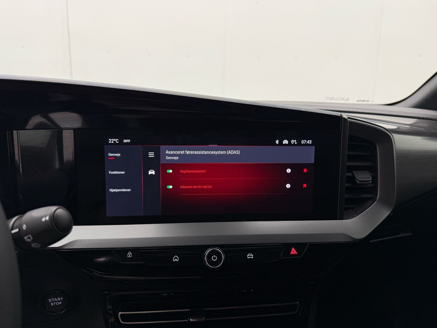 Sølv Opel Mokka-e fra 2025