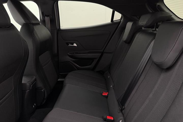 Sølv Opel Mokka-e fra 2025
