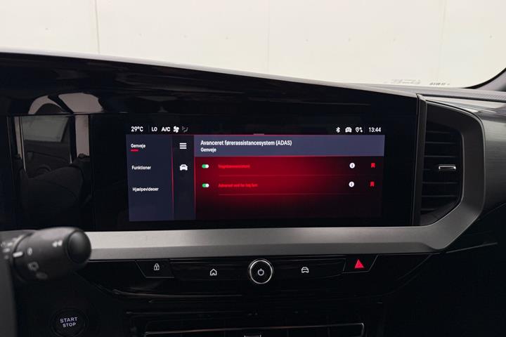 Sølv Opel Mokka-e fra 2025