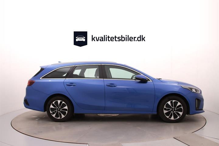 Blå Kia Ceed fra 2020