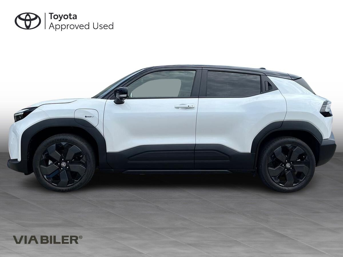 Hvid Toyota Urban Cruiser fra 2025